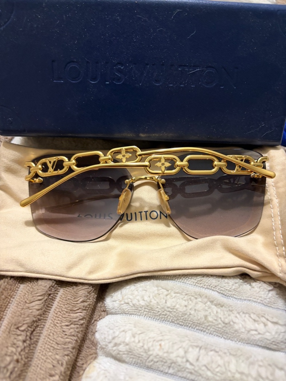 Louis Vuitton Women's Gold Chain Detail Sunglasses with Brown Gradient Lenses - Picture 2 of 6